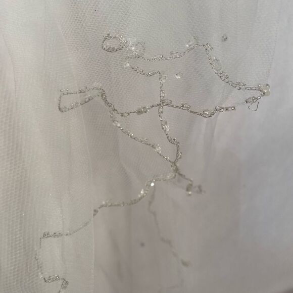 WEDDING VEIL WITH BEADED EDGING AND RHINESTONES NWT SPARKLY FLOOR LENGTH - Picture 4 of 4